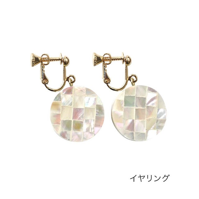 大人上品に揺れるモザイクシェルのサークルピアス （イヤリングホワイト）