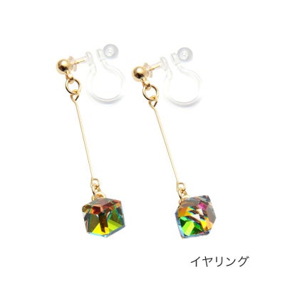クリームドット Cream dot. オーロラカラーのスクエアが揺れるイヤリング/ピアス （イヤリンググリーン）｜詳細画像