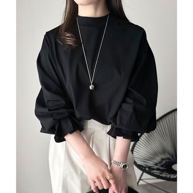 ひとさじの甘さ。微光沢仕立て、シルケット加工ハイネックキャンディスリーブTシャツ（長袖） （ブラック）