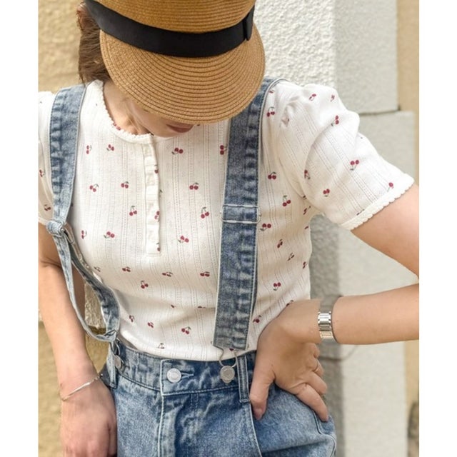 《AYA×クラシカルエルフコラボ》こなれ感漂う主役級アイテム。柄アソート針抜きリブコンパクトトップス （オフホワイトチェリー）