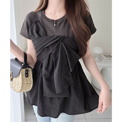 【mily bilet】忙しい朝も悩まない一軍トップス。リボンビスチェドッキングTシャツ (半袖) （チャコール×ブラックチェック）｜詳細画像