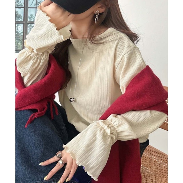 手元に余韻を残す、大人フェミニンな甘さ。キャンディースリーブランダムテレコリブトップス（長袖） （アイボリー）