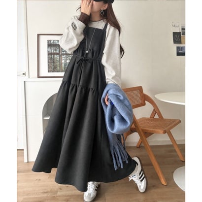 リボンで後ろ姿までふわり華やぐ。リボンデザインベロアツイルティアードキャミワンピース （チャコール）｜詳細画像