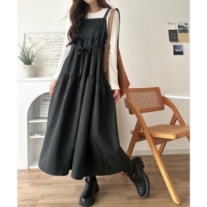 リボンで後ろ姿までふわり華やぐ。リボンデザインベロアツイルティアードキャミワンピース （チャコール）｜詳細画像