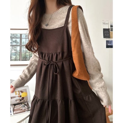 リボンで後ろ姿までふわり華やぐ。リボンデザインベロアツイルティアードキャミワンピース （ブラウン）｜詳細画像