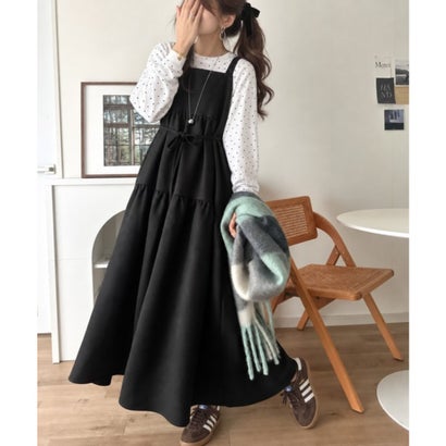 リボンで後ろ姿までふわり華やぐ。リボンデザインベロアツイルティアードキャミワンピース （ブラック）｜詳細画像