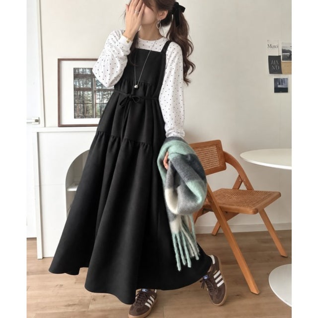 リボンで後ろ姿までふわり華やぐ。リボンデザインベロアツイルティアードキャミワンピース （ブラック）