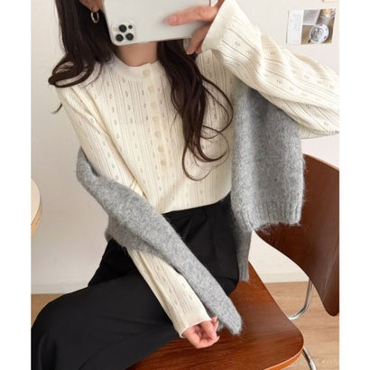 透かし柄にひと目惚れ♪大人フェミニン、アイレット柄ヘンリーネックニット (長袖) （アイボリー）｜詳細画像