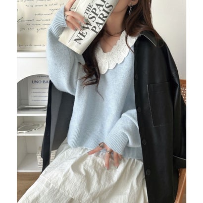カジュアルも大人っぽくも。冬コーデが華やぐ、魅惑のレース襟ドッキングニットプルオーバー（長袖） （ブルー）｜詳細画像