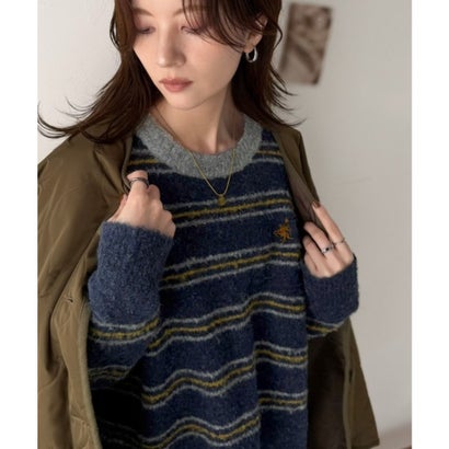 “配色”と“質感”で差をつける。胸刺繍ブークレー素材配色ボーダークルーネックニット（長袖） （ネイビー）｜詳細画像