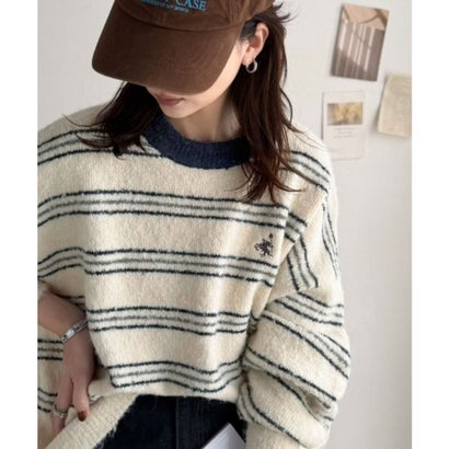 “配色”と“質感”で差をつける。胸刺繍ブークレー素材配色ボーダークルーネックニット（長袖） （ブラウン）｜詳細画像