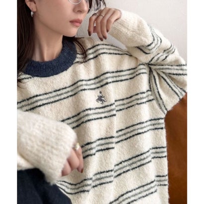 “配色”と“質感”で差をつける。胸刺繍ブークレー素材配色ボーダークルーネックニット（長袖） （アイボリー）｜詳細画像