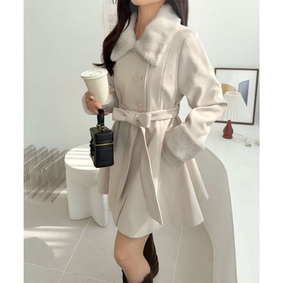 【mily bilet】可愛いも、スタイルアップも欲張る一着。ファー使いAラインミドル丈コート （アイボリー）｜詳細画像