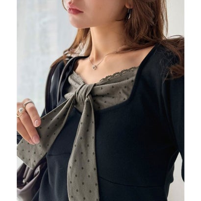 【mily bilet】視線を奪う、胸元のひとクセ。ドット×レースリボンデザイントップス （ブラック）｜詳細画像