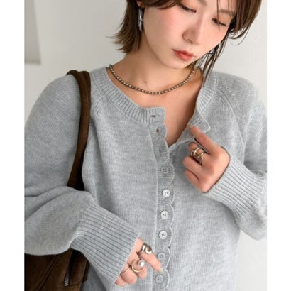 シンプル派もきっと恋する、ほっこりデザイン。スカラップ多ボタンカーディガン（長袖） （ライトグレー）｜詳細画像