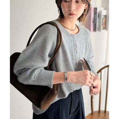 シンプル派もきっと恋する、ほっこりデザイン。スカラップ多ボタンカーディガン（長袖） （ライトグレー）｜詳細画像