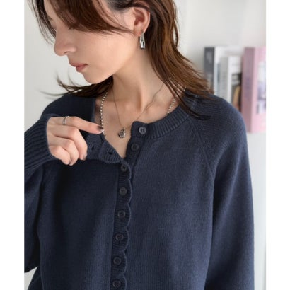 シンプル派もきっと恋する、ほっこりデザイン。スカラップ多ボタンカーディガン（長袖） （ネイビー）｜詳細画像