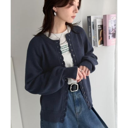 シンプル派もきっと恋する、ほっこりデザイン。スカラップ多ボタンカーディガン（長袖） （ネイビー）｜詳細画像