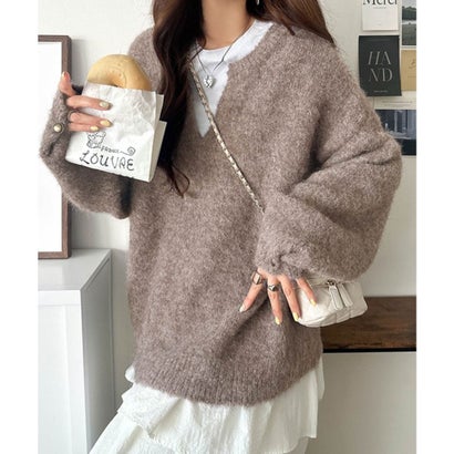 クラシカルエルフ Classical Elf ゆったりふんわり♪シャギーで華やぐ旬顔へ。袖ボタン付きキーネックニット （モカ）｜詳細画像