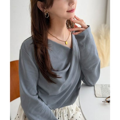 一枚で絵になる、美しい首元。綿100％シルケット素材ドレープネックデザイントップス（長袖） （ブルー）｜詳細画像