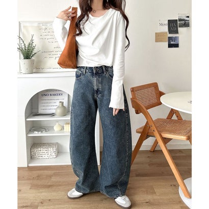 一枚で絵になる、美しい首元。綿100％シルケット素材ドレープネックデザイントップス（長袖） （オフホワイト）｜詳細画像
