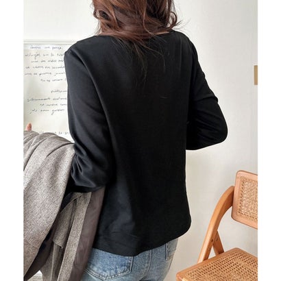 一枚で絵になる、美しい首元。綿100％シルケット素材ドレープネックデザイントップス（長袖） （ブラック）｜詳細画像