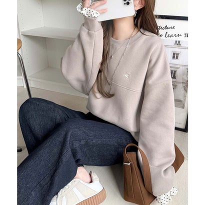 クラシカルエルフ Classical Elf フリルがお洒落を格上げ♪袖先ドット柄フリル使い胸元刺繍入りオーバーサイズ裏起毛スウェット（長袖） （グレージュ）｜詳細画像