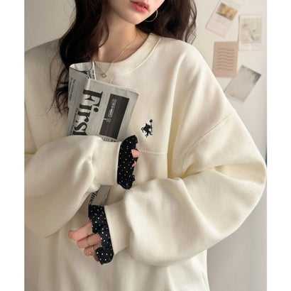 クラシカルエルフ Classical Elf フリルがお洒落を格上げ♪袖先ドット柄フリル使い胸元刺繍入りオーバーサイズ裏起毛スウェット（長袖） （オフホワイト）｜詳細画像