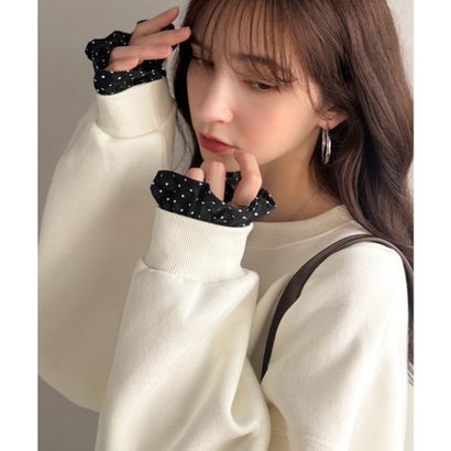クラシカルエルフ Classical Elf フリルがお洒落を格上げ♪袖先ドット柄フリル使い胸元刺繍入りオーバーサイズ裏起毛スウェット（長袖） （オフホワイト）｜詳細画像
