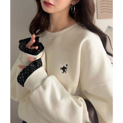 クラシカルエルフ Classical Elf フリルがお洒落を格上げ♪袖先ドット柄フリル使い胸元刺繍入りオーバーサイズ裏起毛スウェット（長袖） （オフホワイト）｜詳細画像