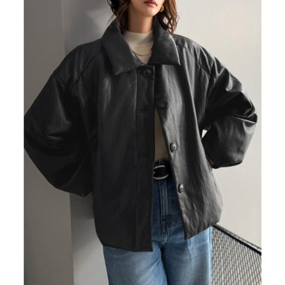 レザーが可愛く着られる！大人可愛い丸みシルエット♪フェイクレザー中綿入ステンカラーショートジャケット （ブラック）｜詳細画像