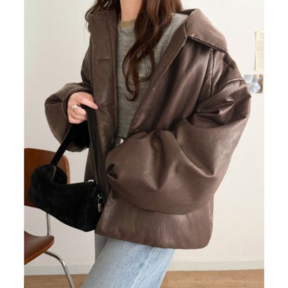 レザーが可愛く着られる！大人可愛い丸みシルエット♪フェイクレザー中綿入ステンカラーショートジャケット （ブラウン）｜詳細画像