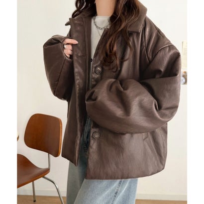 レザーが可愛く着られる！大人可愛い丸みシルエット♪フェイクレザー中綿入ステンカラーショートジャケット （ブラウン）｜詳細画像