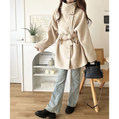 クラシカルエルフ Classical Elf 冬の「可愛い」はこれ！ニードルボア素材 襟2Wayゴールドボタン使いベルト付きAラインミドルコート （ベージュ）｜詳細画像