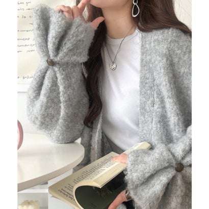 クラシカルエルフ Classical Elf 袖まで可愛い、ゆるっと愛されシルエット。キャンディスリーブ袖ボタンブークレーカーディガン （ライトグレー）｜詳細画像