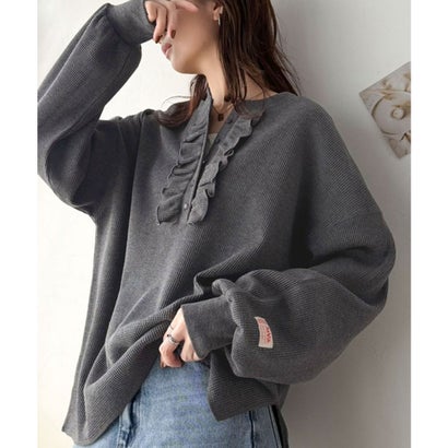 《JaVaジャバコラボ》ラフでもほんのり甘い。ワッフルフリルヘンリーネックトップス（オーバーサイズ） （チャコール）｜詳細画像