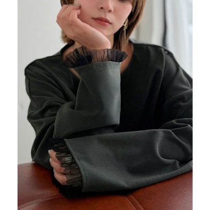 くしゅっと愛されボリューム袖。袖先フリルチュールトップス（長袖） （チャコール）｜詳細画像