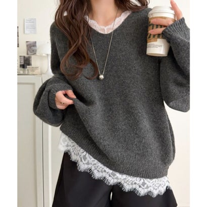 【mily bilet】着るだけで垢抜ける大人フェミニン。レースドッキングふわもちニット （チャコール）｜詳細画像