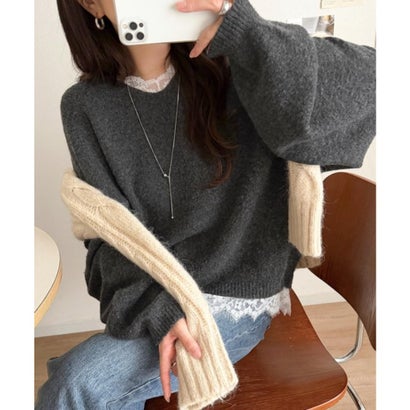 【mily bilet】着るだけで垢抜ける大人フェミニン。レースドッキングふわもちニット （チャコール）｜詳細画像