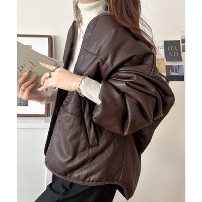 《JaVaジャバコラボ》この軽さ、体感してほしい。フェイクレザー中綿入りキルティングジャケット （ブラウン）｜詳細画像