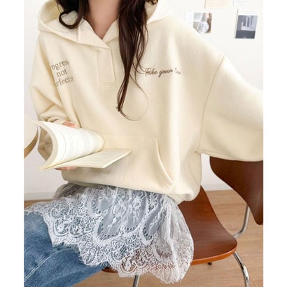 ふわっとあったか、秋冬の“欲しい”をぎゅっと♪刺繍デザインスキッパー衿フリースパーカー （アイボリー）｜詳細画像