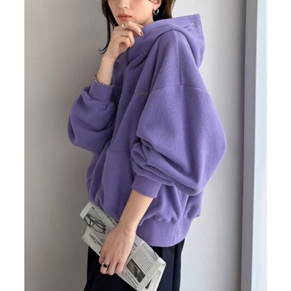 ふわっとあったか、秋冬の“欲しい”をぎゅっと♪刺繍デザインスキッパー衿フリースパーカー （チャコール）｜詳細画像
