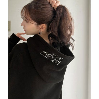 ふわっとあったか、秋冬の“欲しい”をぎゅっと♪刺繍デザインスキッパー衿フリースパーカー （ブラック）｜詳細画像