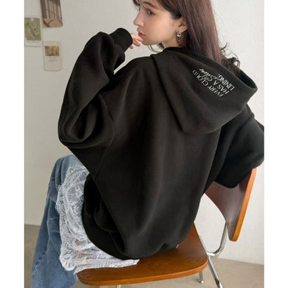 ふわっとあったか、秋冬の“欲しい”をぎゅっと♪刺繍デザインスキッパー衿フリースパーカー （ブラック）｜詳細画像