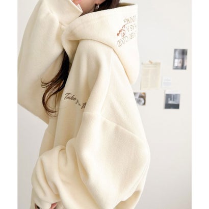 ふわっとあったか、秋冬の“欲しい”をぎゅっと♪刺繍デザインスキッパー衿フリースパーカー （ネイビー）｜詳細画像
