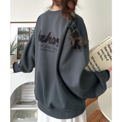 《JaVaジャバコラボ》配色がアクセント。一枚でスタイリング決まる、サガラ刺繍ダンボールプルオーバー （チャコール）｜詳細画像