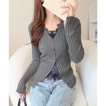 【mily bilet】繊細レースを重ねた上品な甘さ。レースレイヤード風リブニットトップス (長袖) （チャコール）｜詳細画像
