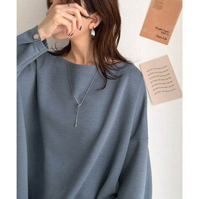 一枚で、品よく華奢見え。袖タック×マットゴールドボタン使いボートネックポンチ素材プルオーバー（長袖） （ダスティブルー）｜詳細画像