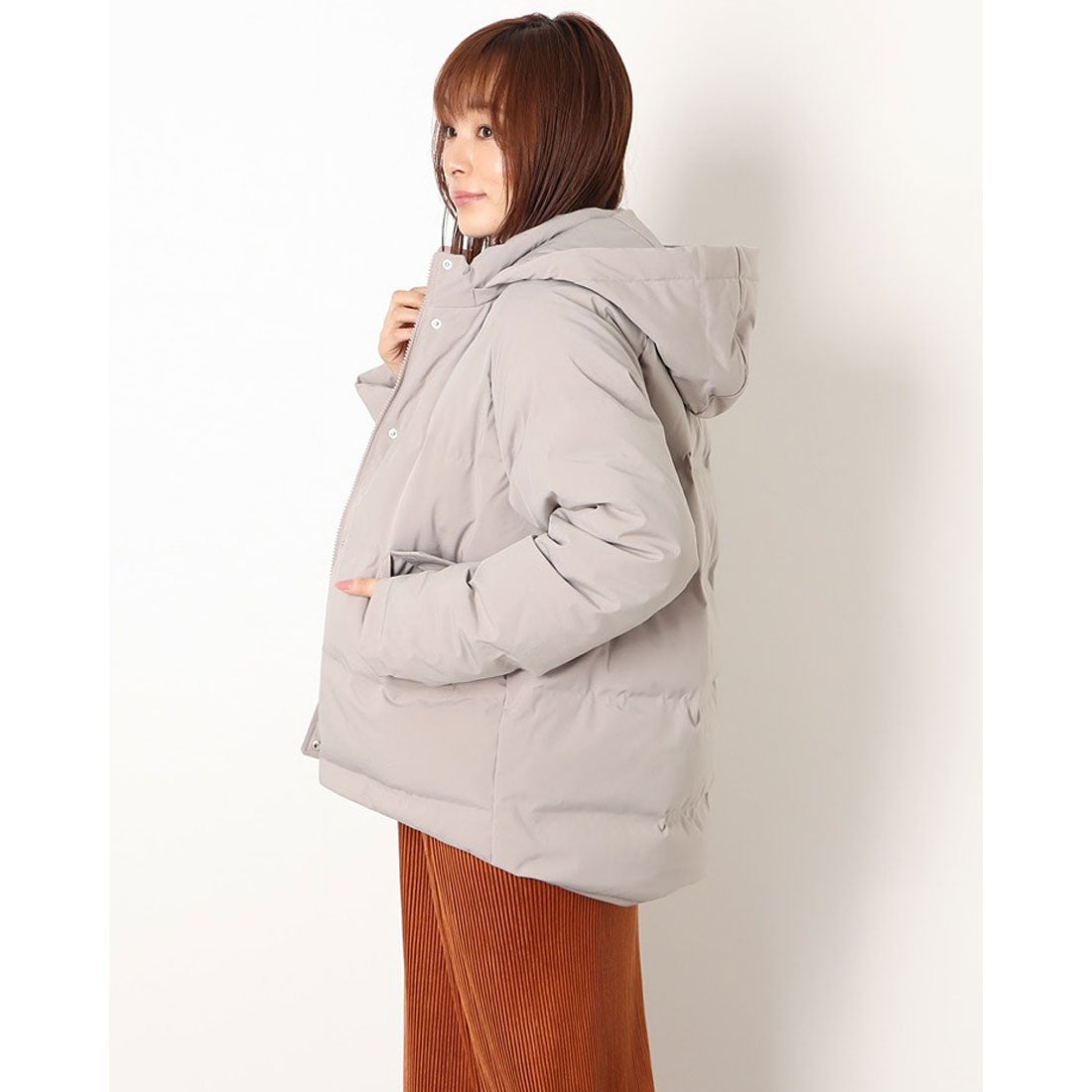 チーク Cheek フーディーシームレスショートダウン （GREIGE 