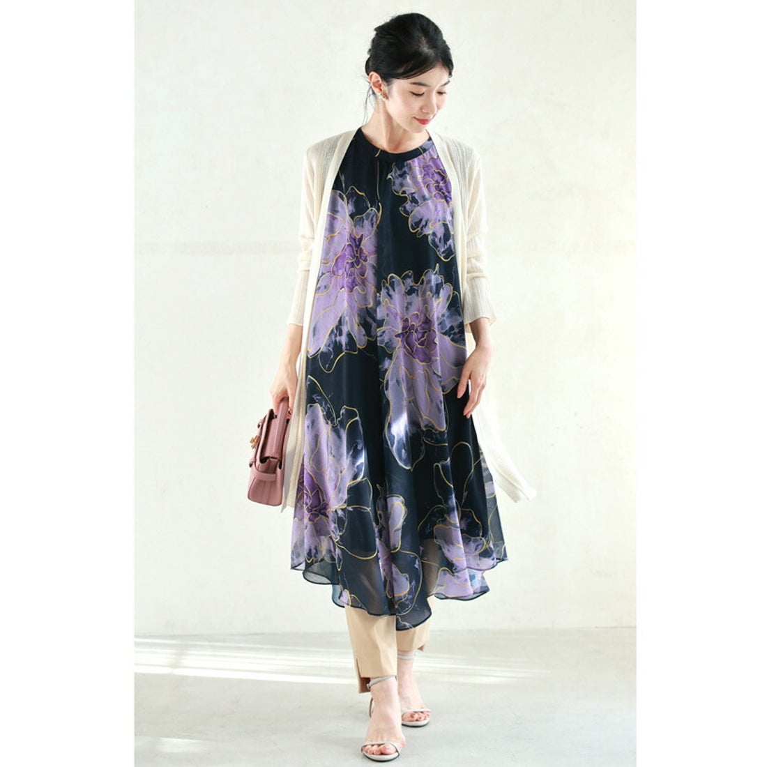 カワイイ CAWAII 透明感溢れるシアーな花画ミニワンピース （ネイビー 